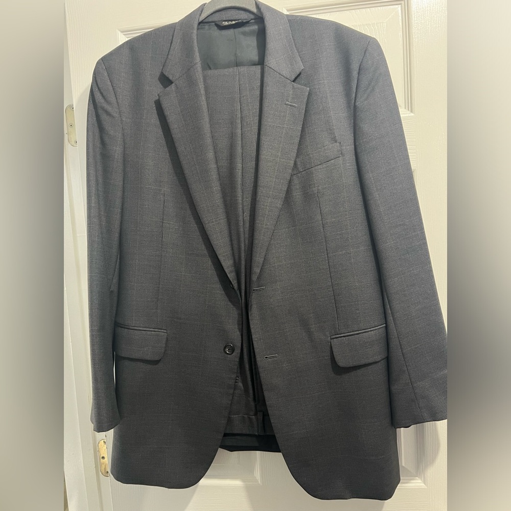 Men’s Jos A Bank Suit 44L
